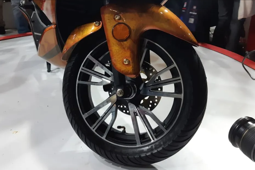 Okinawa-Cruiser-Ev-Front Tyre View