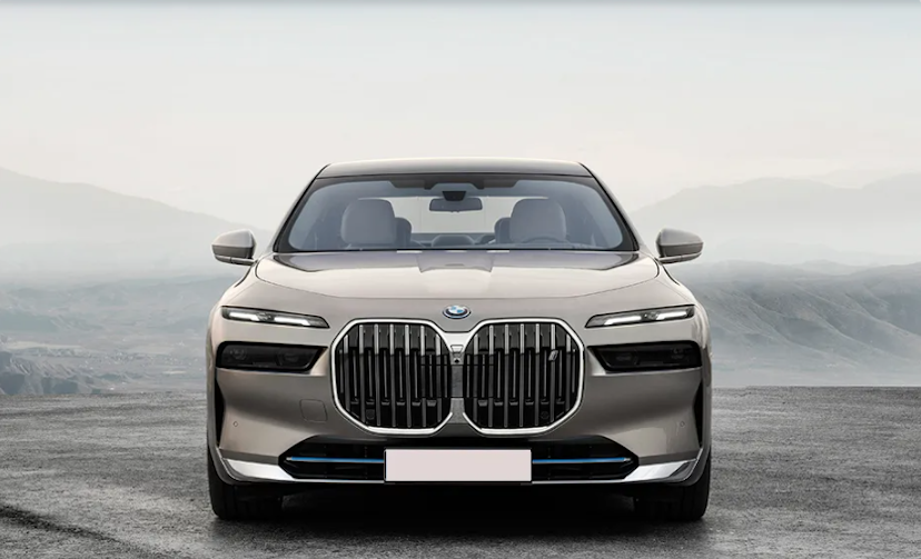 BMW-i7-Front View