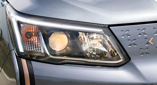 Mahindra-XUV400-Ev-Headlight