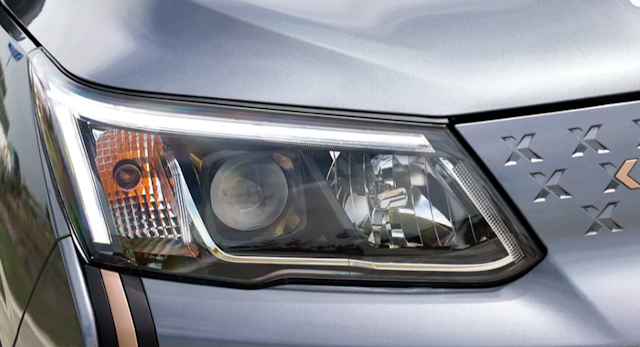 Mahindra-XUV400-Ev-Headlight